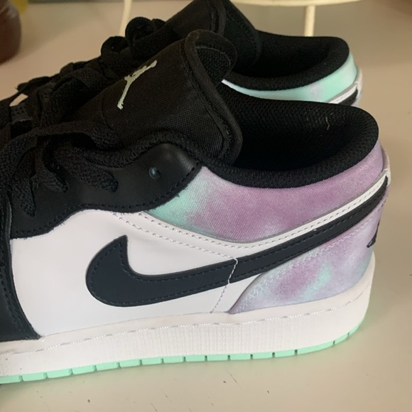 Nike Air Jordan sneakers boys youth size 7. Would also fit a women’s size 8. New - Picture 3 of 6